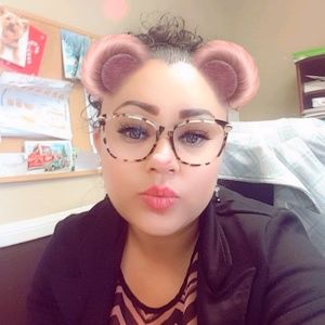 Meet your Posher, Claudia